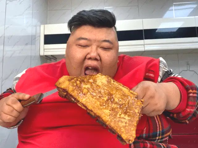 土豆泥 第二个“泡泡龙”，600斤吃货主播被曝停更内幕：再吃就没命了！?