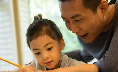 舜网 年轻妈妈当着儿子面换衣服毫不避讳，总觉得孩子小，儿子的举动让她慌了