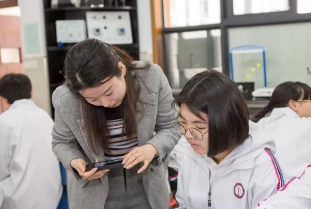 长裙|国内“过度饱和”的5个专业，不仅录取分数线高，就业也成难题