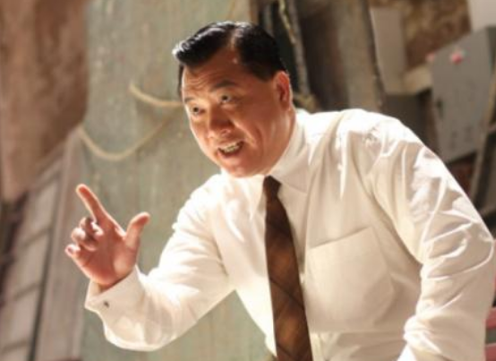 周星驰|他一手捧红周星驰，如今没钱治病，星爷百亿身家为何不帮他？