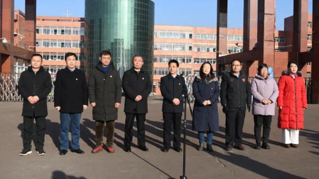 |“吕梁市第二中学·吕梁市第五中学”挂牌仪式举行