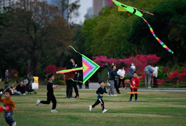北京日报客户端 12345热线一个月接百余起来电:北京哪里能放风筝?