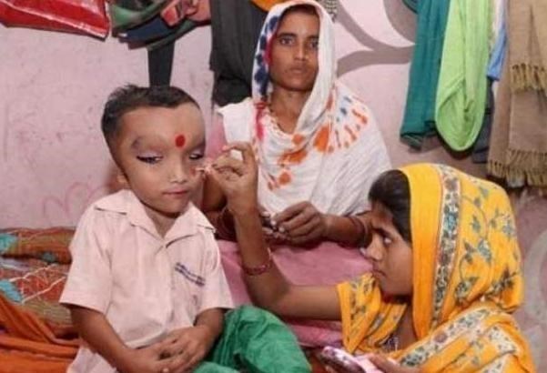 象头神 印度7岁男孩普兰舒：酷似象头神，受众人参拜，哪怕亲爹都要下跪