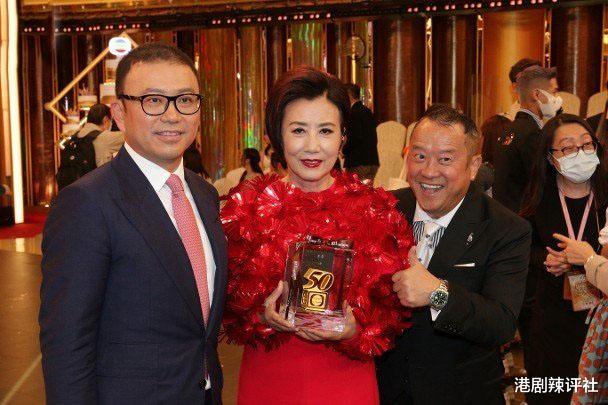 曾志伟|曾志伟上任后好戏未停！有人自毁前程被雪藏，有人受尽冷眼不反抗