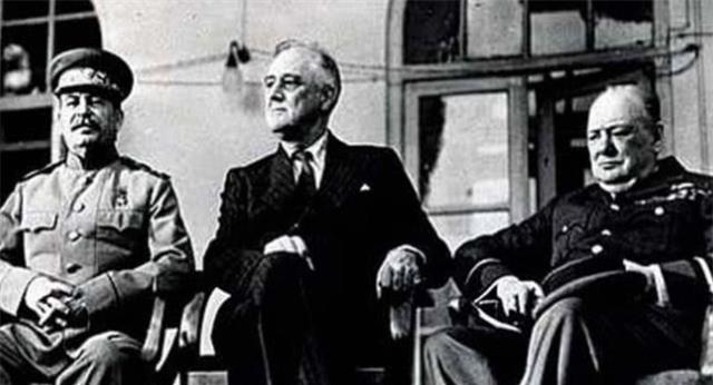 DEEP深度世界|二战三巨头合影，为何罗斯福永远坐在中间？背后用意不简单