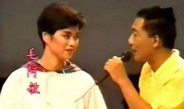 毛阿敏|毛阿敏：两度从巅峰时跌落，40岁嫁给富豪丈夫，43岁高龄生二胎