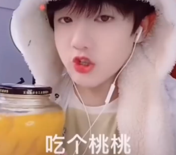 Hi家有小甜椒儿|“吃个桃桃，就凉凉”的网红，剪成平头自称“猛男，一个顶俩”