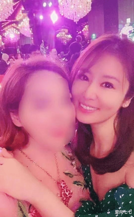 赵丽颖|霍建华携女为岳母祝寿，4岁女儿首次登台超害羞，穿公主裙太像妈