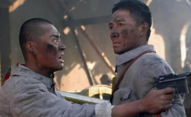情窦初开的青春|都是抗战题材，《亮剑》中也有不少“神剧情”，为啥没有人批判？