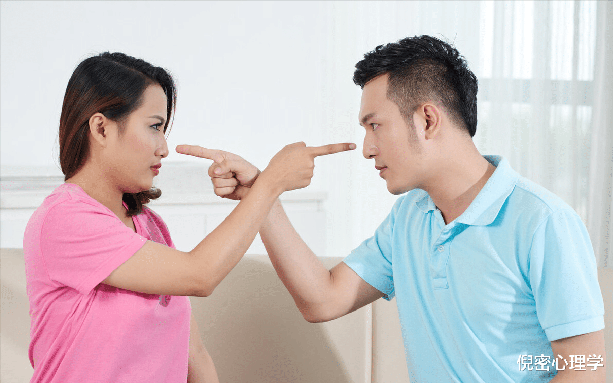 倪密心理学 “大嫂，我老婆怀孕不好挤公交，你把车让给她开”我：白日做梦