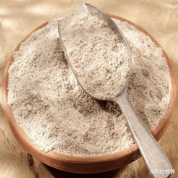 面粉|买面粉，全麦粉和普通粉哪种好？4大区别要清楚，买错难吃又费钱