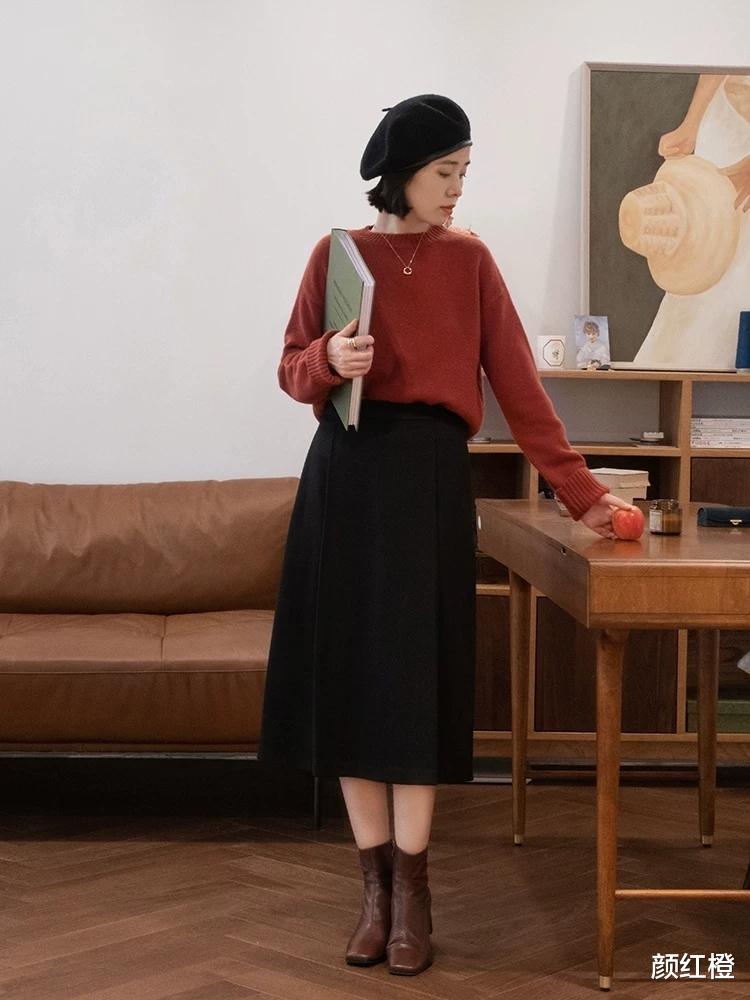 颜红橙 秋冬半身裙怎么穿保暖又时髦？看看这几组“穿搭公式”，日常实用