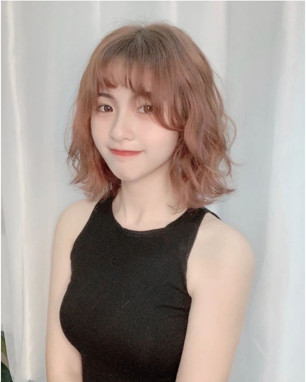 发型 年底女发别乱剪，要美就选这4种，外翘内扣和挑染还有卷卷烫