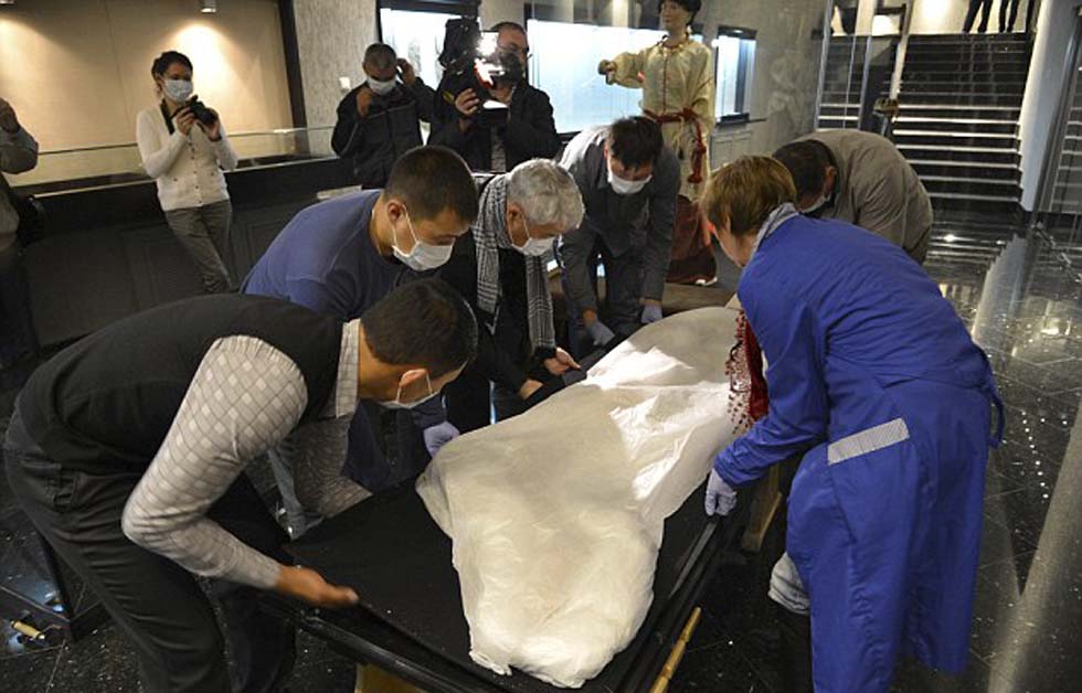 张生全精彩历史 一具木乃伊出世，多国争吵认领，专家看后却立刻向警方报案