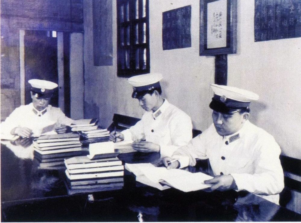 1971年妻女床上被杀,丈夫河中溺亡,家中的4只兔子引起警方疑惑