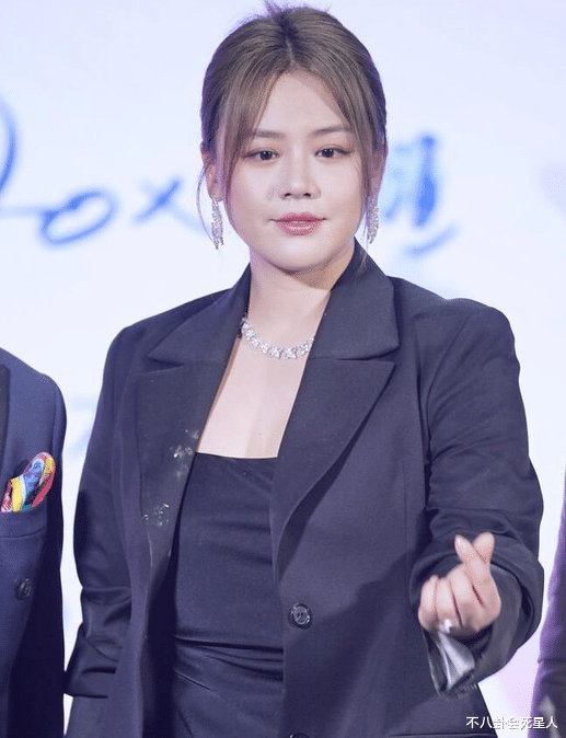 |瘪胸、壮实、五五分，女星的身材硬伤又虐又真实，看完立马自信了