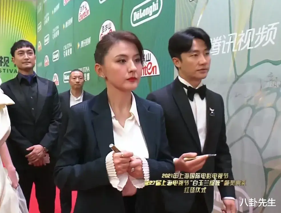 霍启刚|白玉兰颁奖礼：白百何穿深V秀事业线，《觉醒年代》成最大赢家