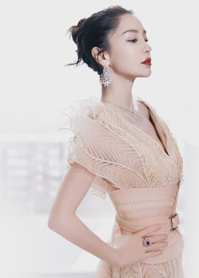 Angelababy|angelababy内衣广告流出，曲线堪比过山车，不秀恩爱的原因曝光