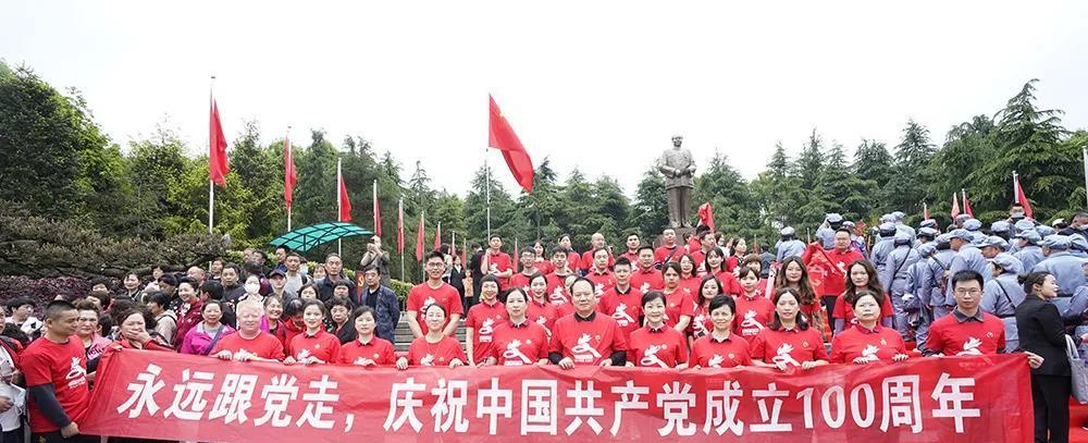 百艾堂 艾传万里 “健康中国 ·艾火传递万里行”艾火顺利抵达湖南韶山