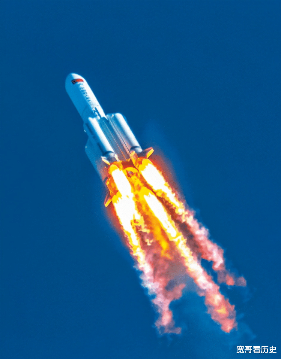 火箭|为什么客机飞过后面没有烟雾！而火箭升空时候那么大的喷火？