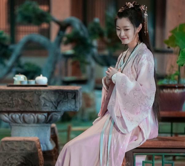 |宋轶深夜艾特郭麒麟，文案让网友齐呼恭喜，郭老师终于如愿了