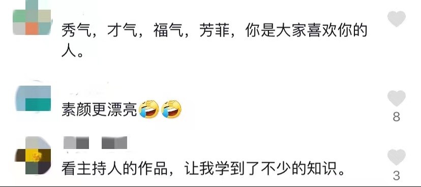 44岁刘芳菲素颜在家录视频，装修奢华有格调，喝酒看书享受单身