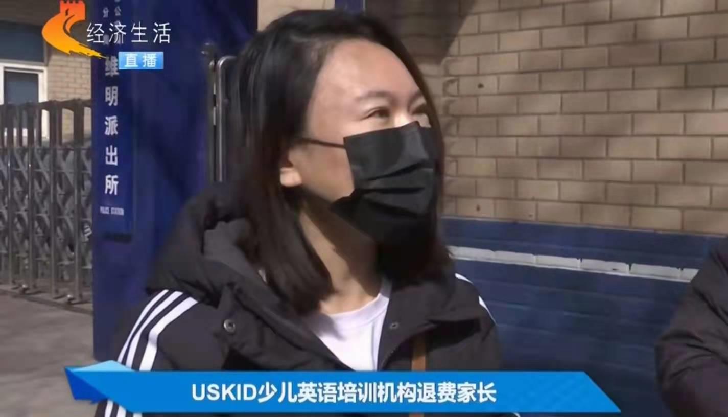 华仔体育说 石家庄一小伙遭女老板性骚扰：不跟我谈恋爱，趁早滚蛋！