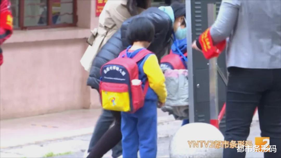 都市条形码 昆明主城区小学入学预登记报名开始！有家长凌晨就守在电脑面前