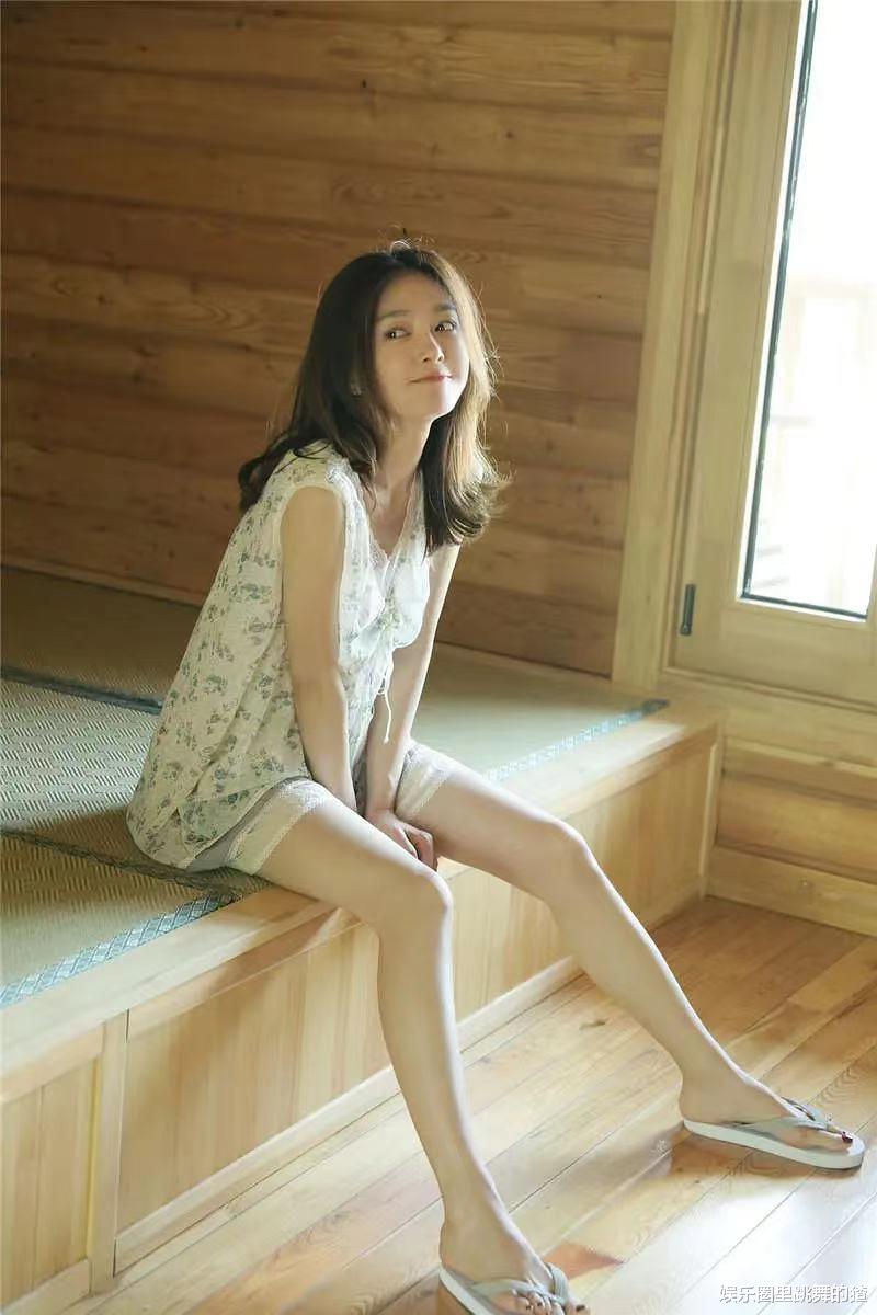 秦岚|中年女明星有多拼！42岁秦岚腰围仅57厘米，一年护肤费需要6位数