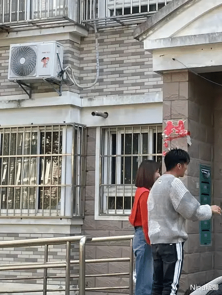 高圆圆|高圆圆谢霆锋难得同框，穿橘色毛衣帅哥面前变小女人，两人合体超养眼