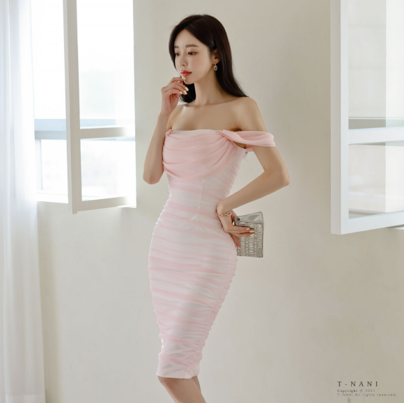 心壹文学|女神孙允珠时尚搭配:晓晨晚樱粉色色雅典娜晚礼裙