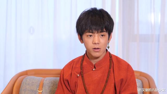 明星|丁真开始飘了？被各大明星求合照表情淡定，并不在意抽烟负面影响