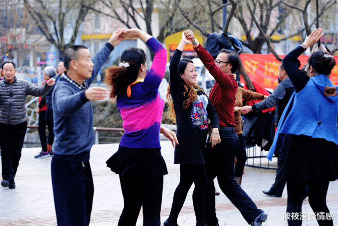 网约车 68岁大爷再婚49岁女舞伴，没想到三个月就看清了她的真面目