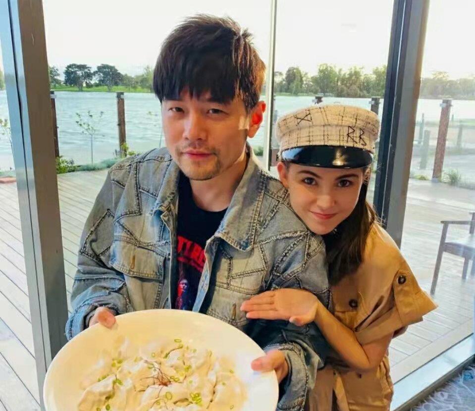 周杰伦|周杰伦再也不藏了女儿超可爱