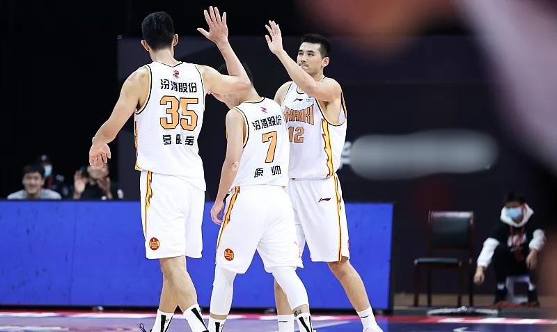 山西男籃|半場(chǎng)75分！山西男籃打出NBA水準(zhǔn)！原帥三分7中6，西蒙斯首秀！