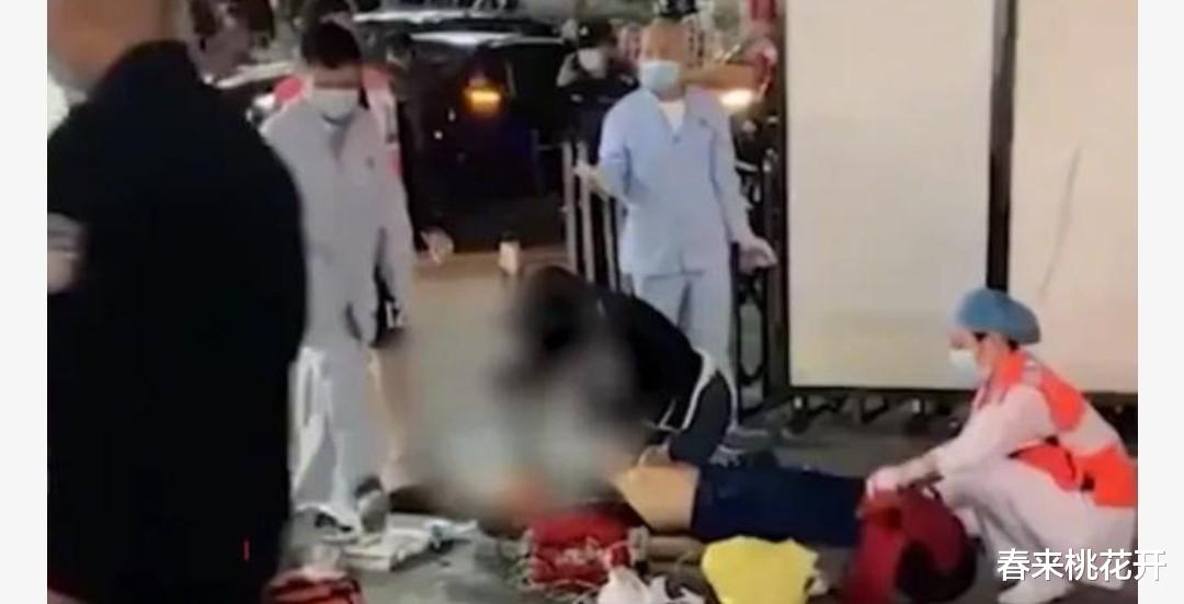 奔驰车主因“小事”被保安捅死!妻子崩溃:多大的事情这样拼命?