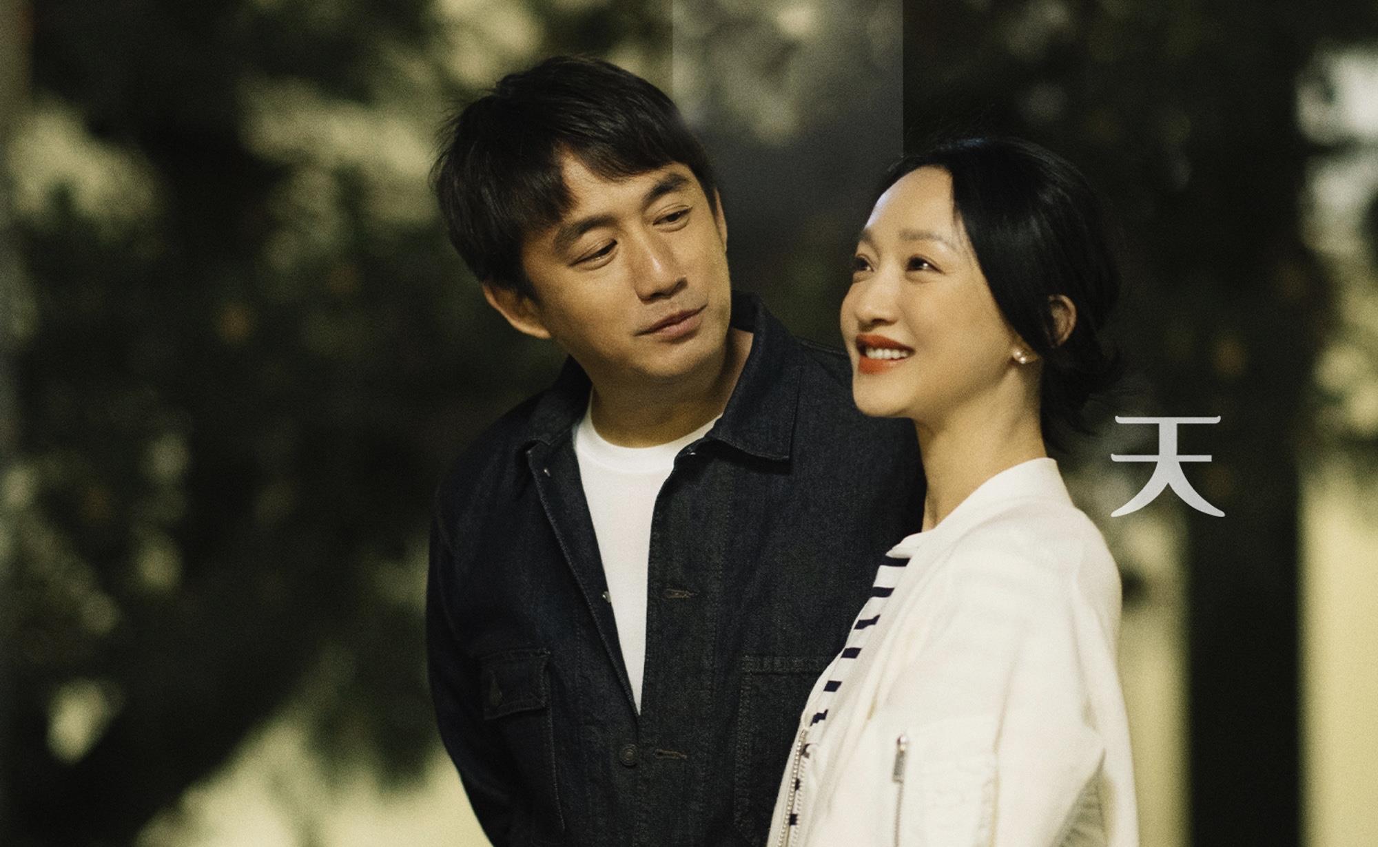 周迅|黄磊周迅又恋爱了！中年爱情的快乐，全在短暂的回春和逃离！