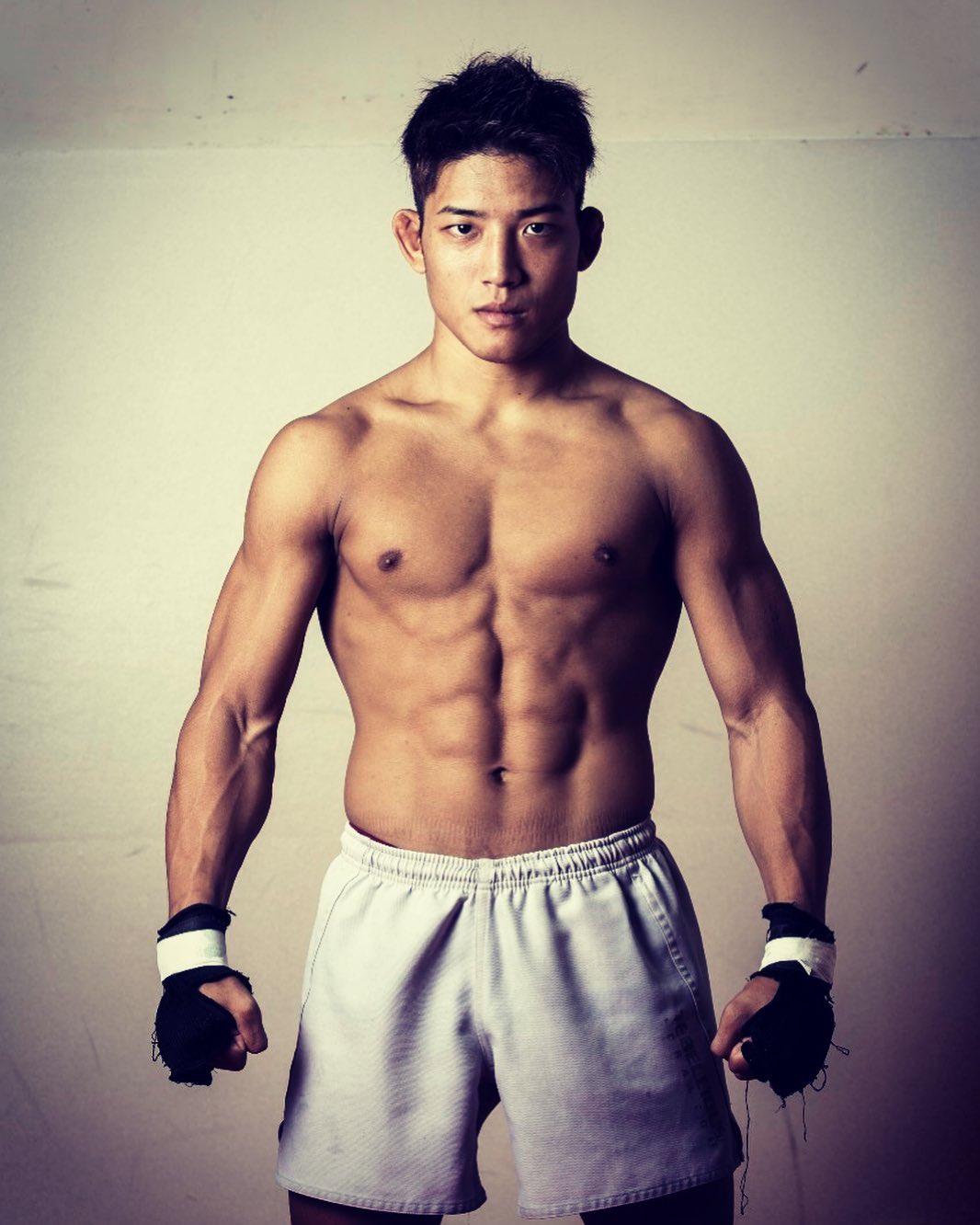 综合格斗|26岁日本知名综合格斗男星自曝曾为生活拍过GV