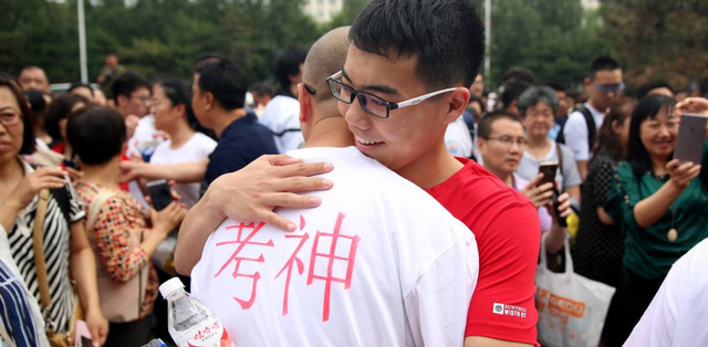 复旦大学|高考当天不能穿校服，高三班主任的叮嘱很中肯，原来讲究这么多