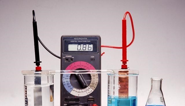 电池|走近电池：曾有两块干电池在180年间，驱动电铃敲了100多亿次？