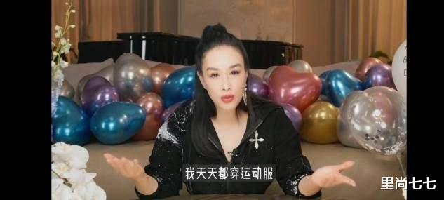 里尚七七|钟丽缇庆51岁生日，她居C位发际线竟比婆婆还高，婆媳像老姐妹