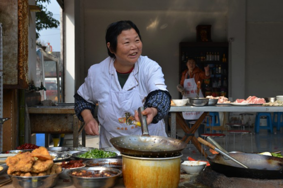 小思医生|42岁大姐偷偷“解馋”，乳腺结节恶化，医生：牢记要少吃这3物