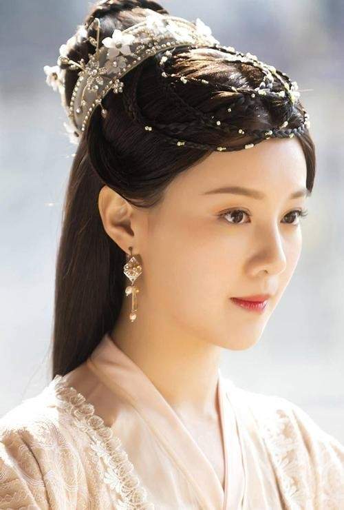 王鹤润|拍戏时嫌井水脏，导演无奈倒140桶矿泉水的那个女星，现在咋样了