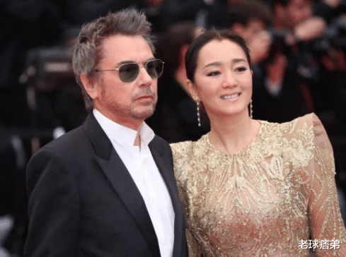 巩俐|巩俐老公罕见亮相！73岁状态如28岁小伙，难怪没选张艺谋