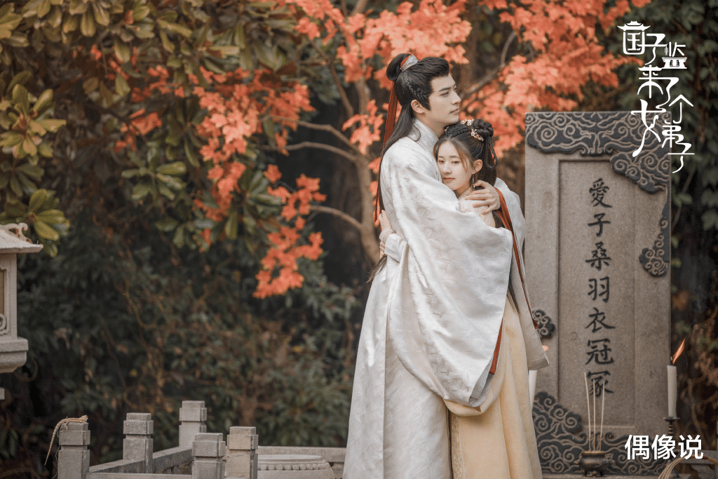 赵露思|赵露思和徐开骋亮相《快乐大本营》，两人同台合唱，赵露思好娇小