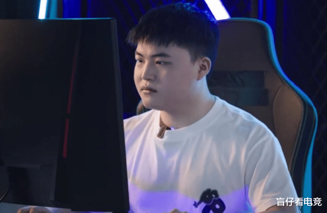 Uzi|Uzi房管“杀疯”了！《孤泳者》播放量破七百万，PDD一语让人深思