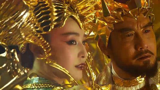 妲己|“妲己”成妖：吴谨言靠换装、张馨予靠化妆，而她俩只需装柔弱