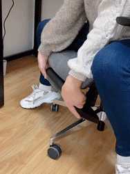 居家办公都要认真：入手黑白调人体工学椅，坐着舒服工作顺心