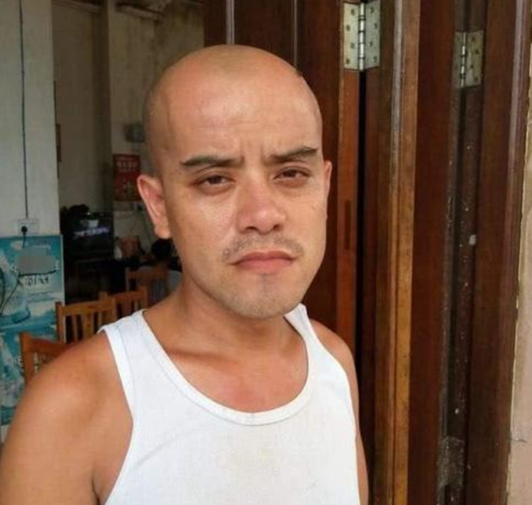 郑爽|52岁“光头强”：热度消散无人理，卖掉豪车换摩托，娇妻也跑了