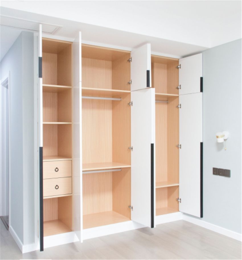 为什么衣柜门板会变形?不光是材质问题,这3点也很重要